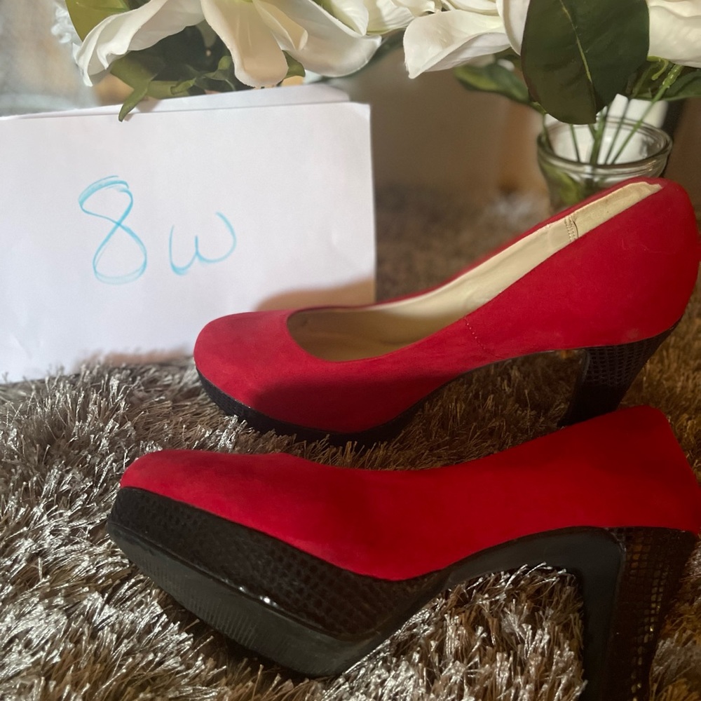 Red heels size 8w